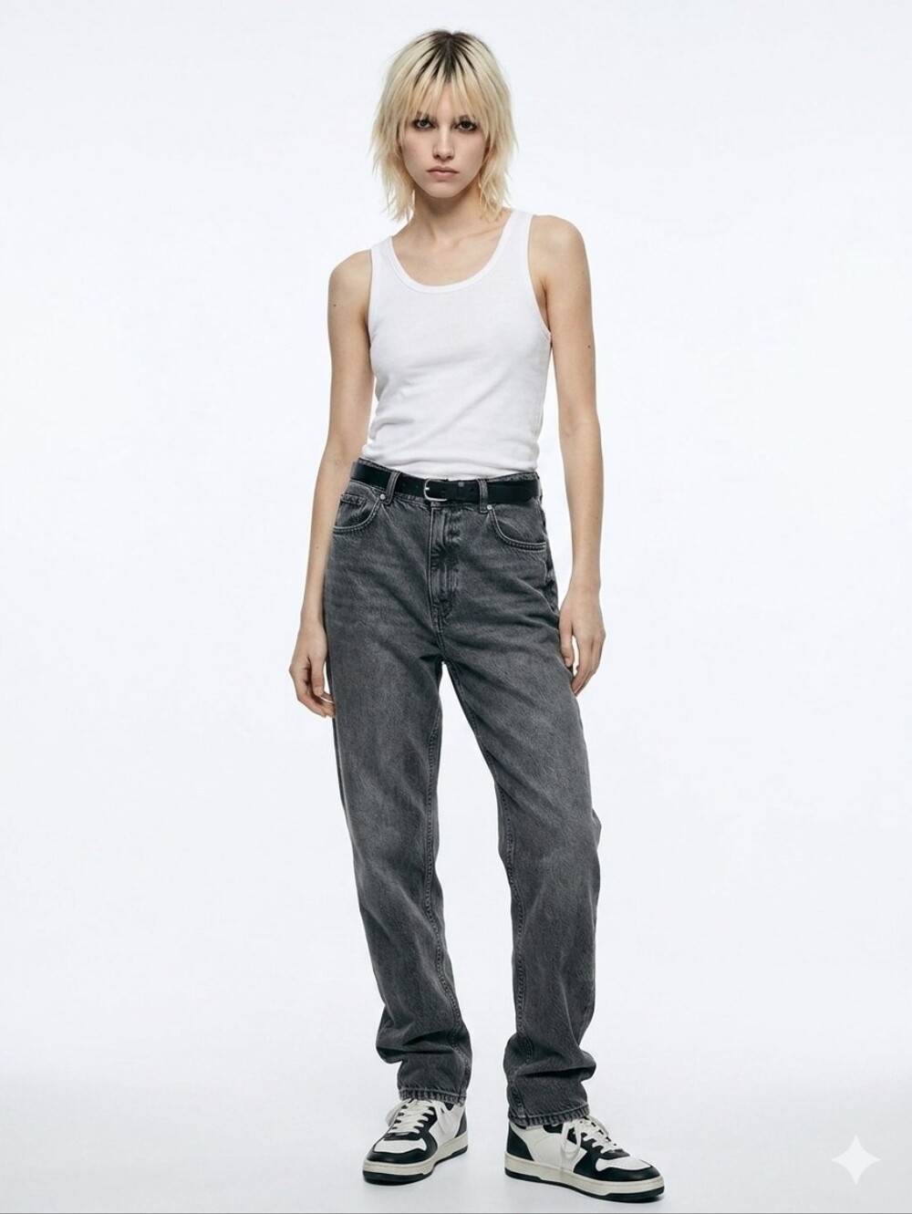 Zara Dark Wash High Rise Mom Jeans